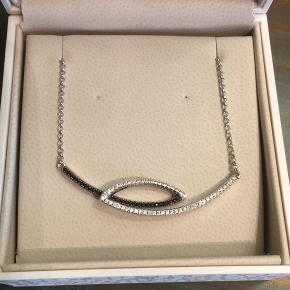 Elle Tuxedo Necklace - Picture 7 of 9